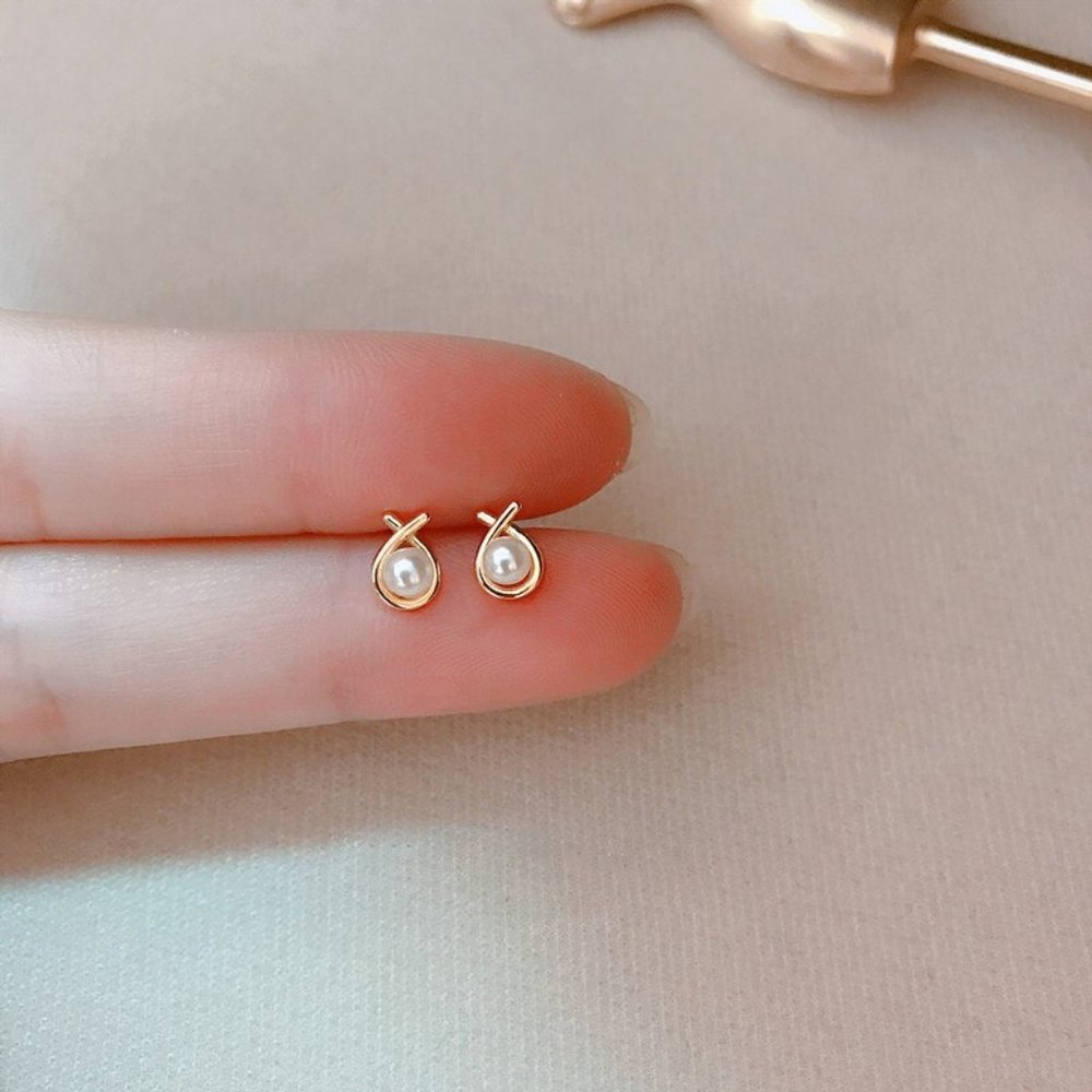 NEW Silver Gold Cross Stud Earrings Fashion Temperament Pearl Earrings - Picture 3 of 4